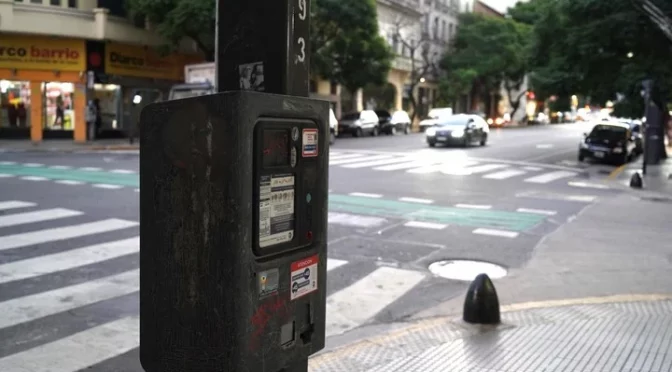 Adiós a los parquímetros: el estacionamiento en la Ciudad se pagará con una app